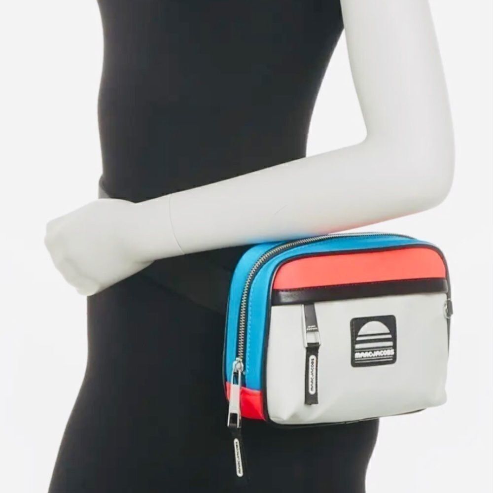 Marc Jacobs 90’s inspired Sport Belt Bag.